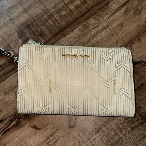 Michael Kors White Wallet - Amazing condition